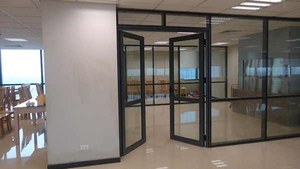 Mẫu cửa nhôm 2 cánh Xingfa thích hợp cho văn phòng